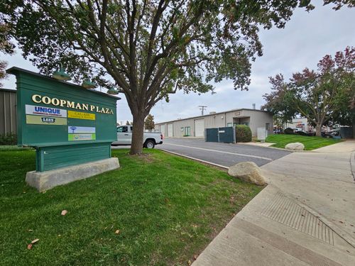 110 N Valley Oaks Dr, Visalia, CA, 93292-6790 | Card Image