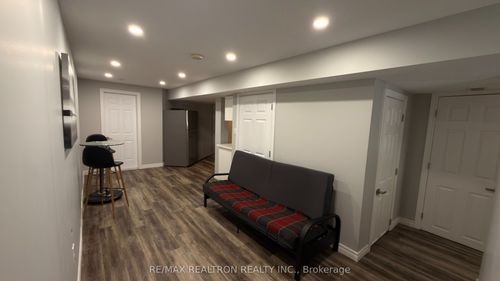 2 Pass Crt, Barrie, ON, L4N5R9 | Card Image