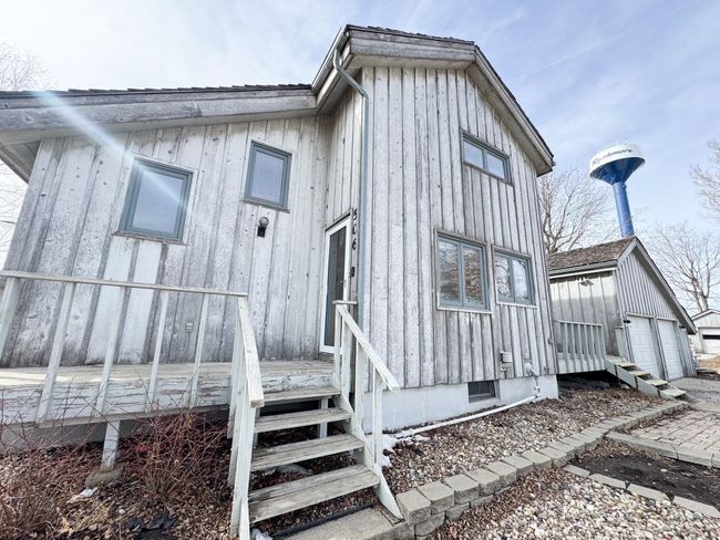 Side of home | Image 4