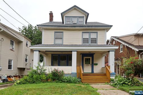 15 Albion St, Passaic, NJ, 07055-3709 | Card Image