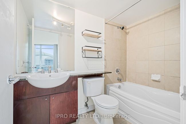 1808 - 373 Front St W, Condo with 3 bedrooms, 2 bathrooms and 1 parking in Toronto ON | Image 8