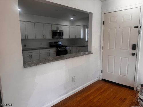 3-81 Hawthorne Ave, Newark, NJ, 07112-2745 | Card Image