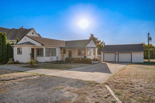 105 S Howard St, Tekoa, WA, 99033-5136 | Card Image