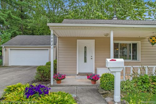 30821 Bock St, Garden City, MI, 48135-1408 | Card Image