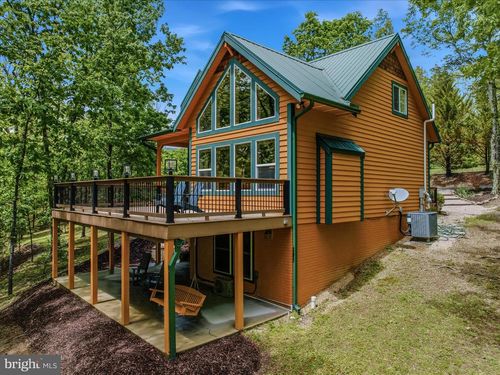 110 Montevideo Rd, BERKELEY SPRINGS, WV, 25411-3716 | Card Image