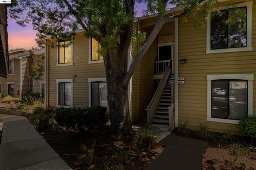 683 Center Ave, Martinez, CA, 94553-4666 | Card Image