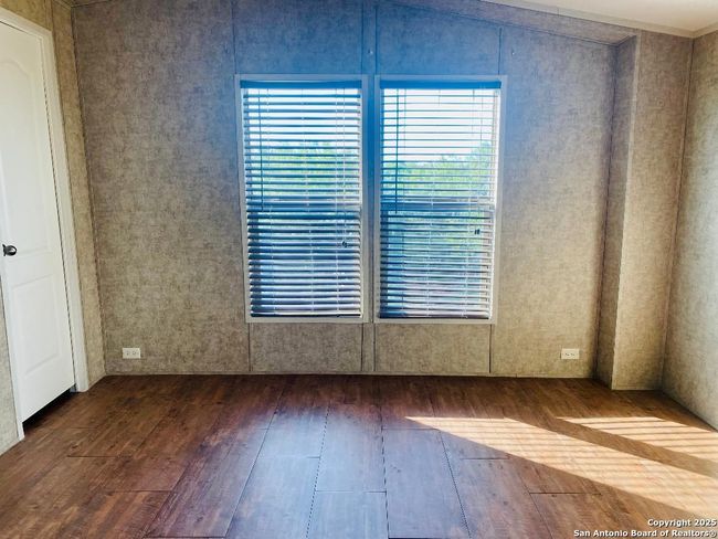 698 Forest Creek Rd, House other with 3 bedrooms, 2 bathrooms and null parking in Devine TX | Image 15