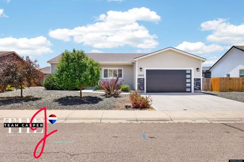 1943 Zuni Trl, Bar Nunn, WY, 82601-6462 | Card Image