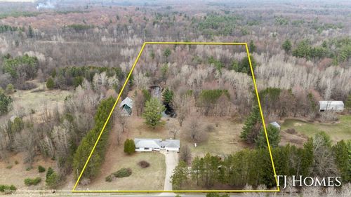 5818 E Sternberg Rd, Fruitport, MI, 49415-9740 | Card Image