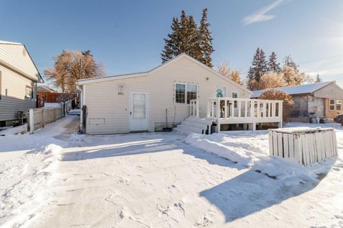 2013 25 Ave, Delburne, AB, T0M0B4 | Card Image