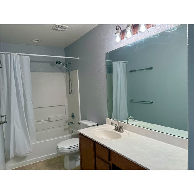 Hall bath on the upper level | Image 34