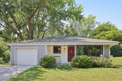 622 Greenmeadow Dr, Waukesha, WI, 53188-2802 | Card Image