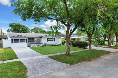 5311 Pierce St, HOLLYWOOD, FL, 33021-5733 | Card Image