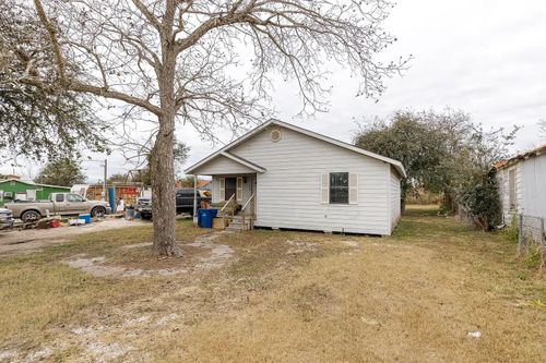 408 S Live Oak St, Mathis, TX, 78368-2827 | Card Image
