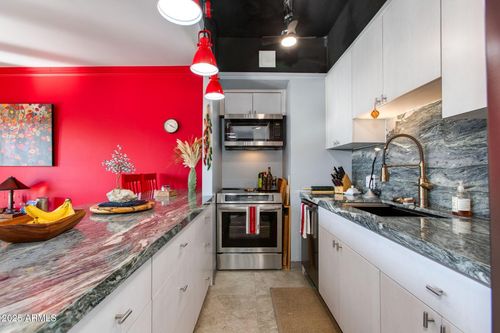 3j-4750 N Central Ave, Phoenix, AZ, 85012-1732 | Card Image