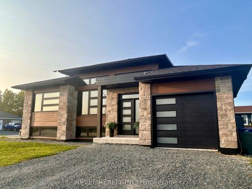 279 Tenth St, Cochrane, ON, P0L1C0 | Card Image