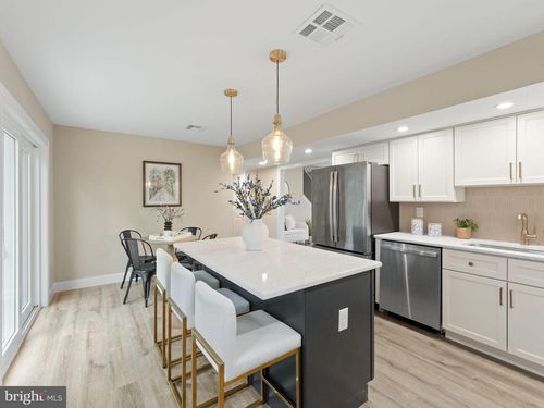 242 S Poplar St, GIBBSTOWN, NJ, 08027-1206 | Card Image