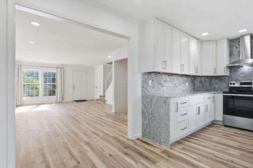 1340 Kings Cove Dr, Rochester Hills, MI, 48306-4236 | Card Image