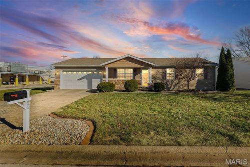 802 Coral Dr, Fairview Heights, IL, 62208-2907 | Card Image