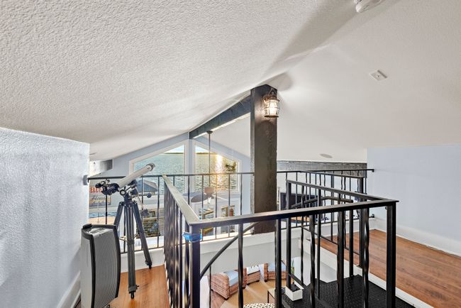 The loft continues to take advantage of the abundant natural light and stunning water views. | Image 13