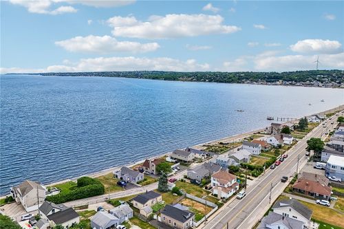 479 Park Avenue, Portsmouth, RI, 02871 | Card Image