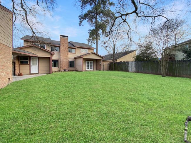 Spacious backyard with plenty of room for outdoor activities. | Image 20