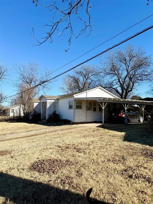 701 S Main St, Grandfield, OK, 73546-9596 | Card Image