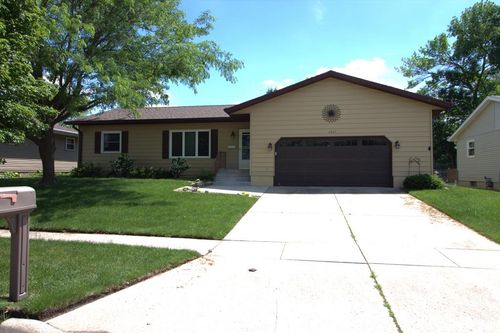 2937 22nd Ave N, Fort Dodge, IA, 50501-7340 | Card Image