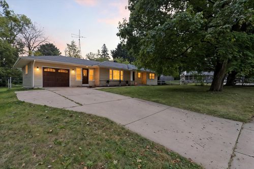 438 Green Hill Dr, Milton, WI, 53563-1427 | Card Image