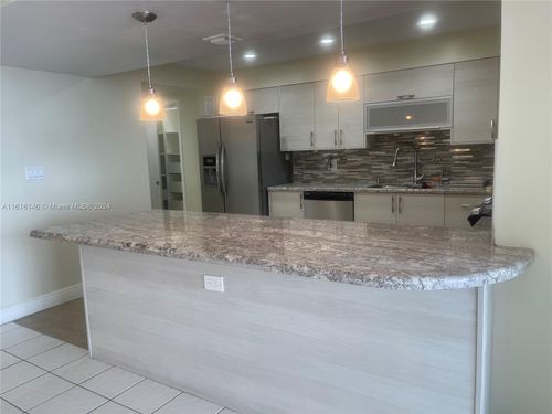 7b-5825 Collins Ave, Miami Beach, FL, 33140 | Card Image