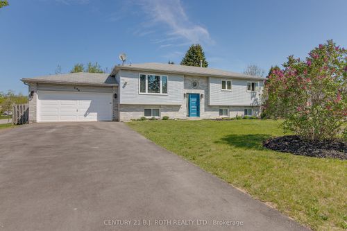 239 Centre St, Angus, ON, L0M1B0 | Card Image