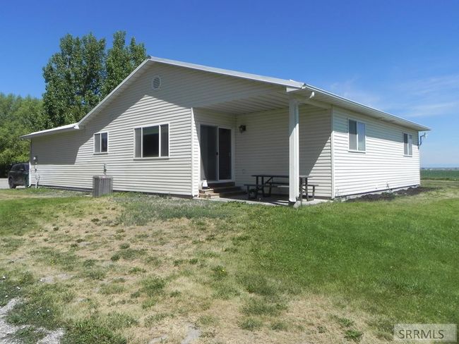 636 N 2743 E, House other with 3 bedrooms, 2 bathrooms and 2 parking in Roberts ID | Image 5