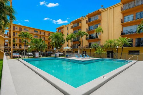220-1900 W 54th St, Hialeah, FL, 33012-2117 | Card Image