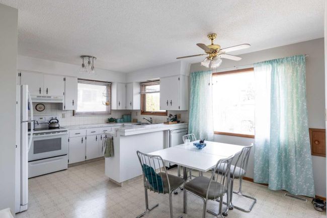 1406 26 Street Se, Home with 3 bedrooms, 1 bathrooms and 2 parking in Medicine Hat AB | Image 6