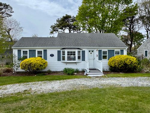 121 6th Avenue, Barnstable, MA, 02630 | Card Image