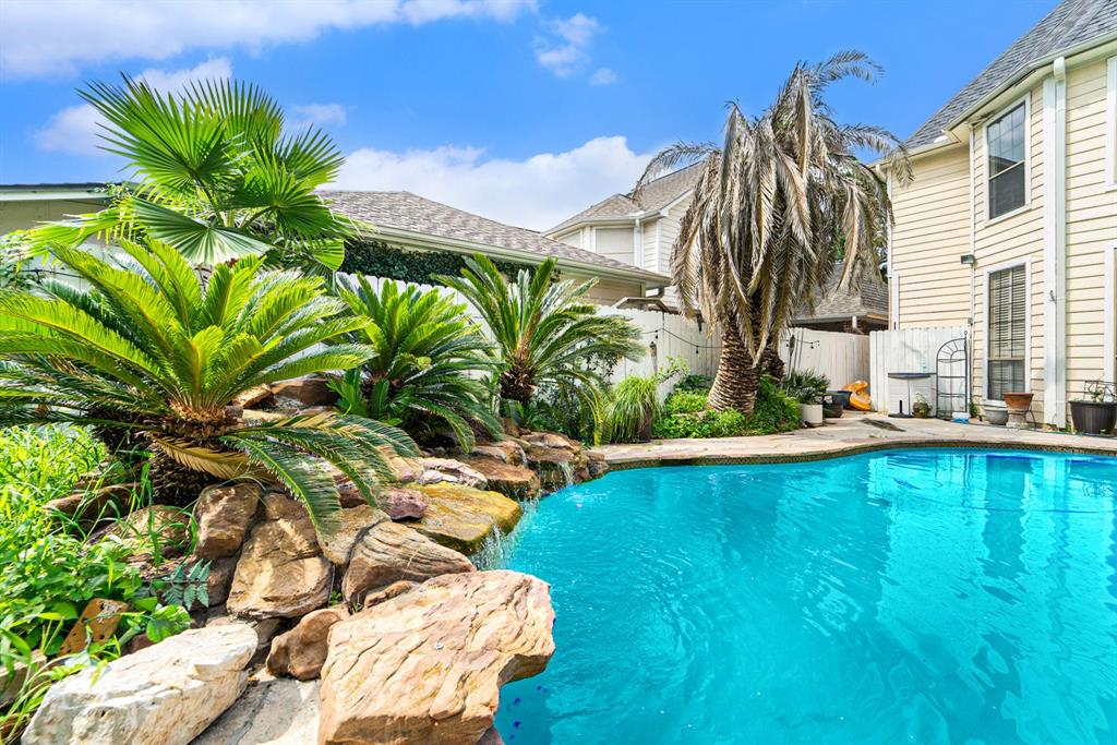 17403 Wilton Park Court, For Sale in Spring Zoocasa