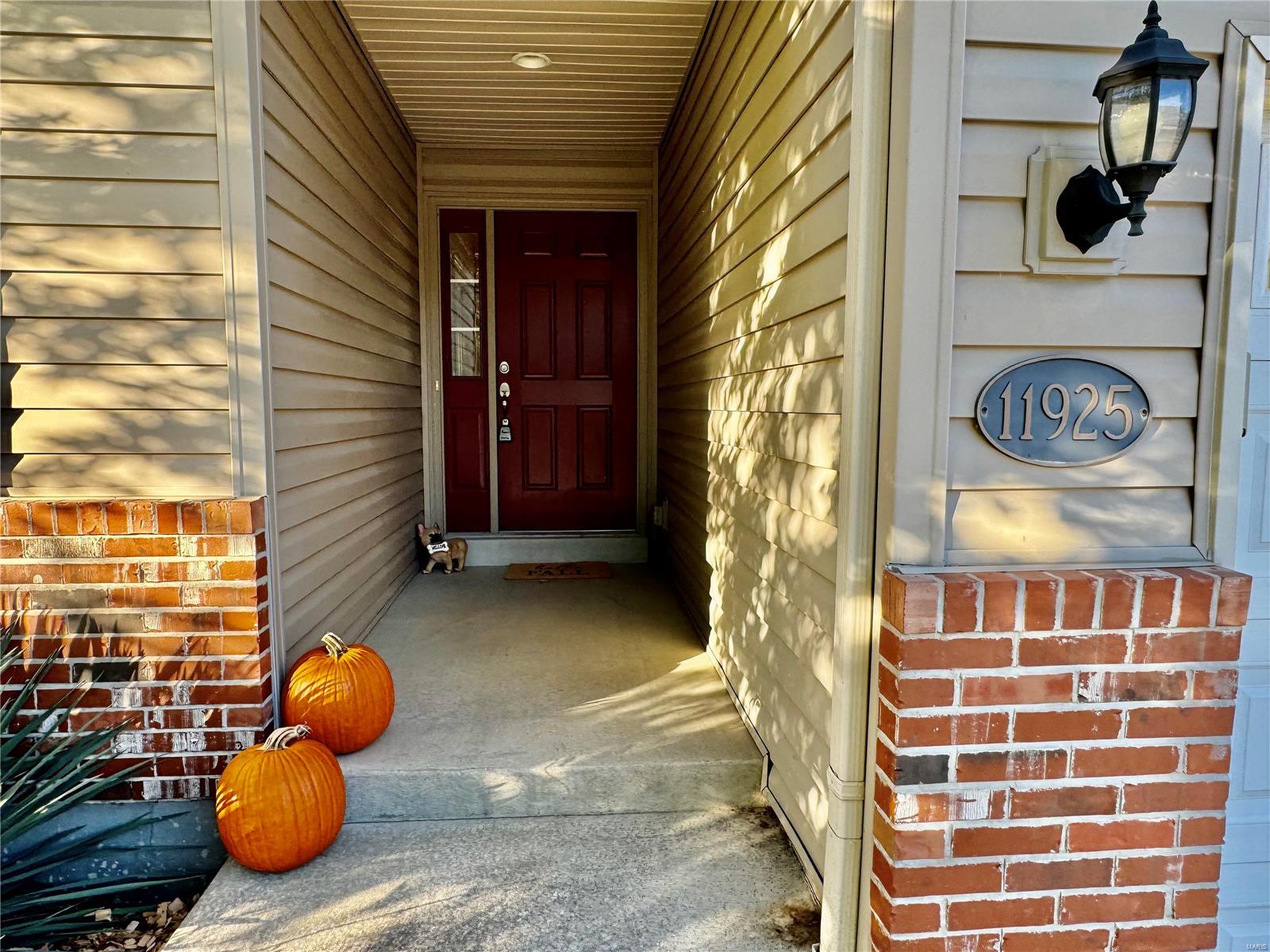 Loxley Ln, Maryland Heights, MO 63043