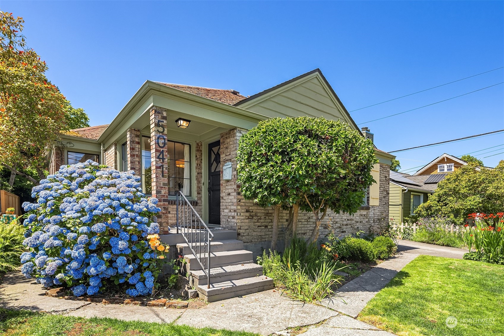 47th Ave, Seattle, WA 98105