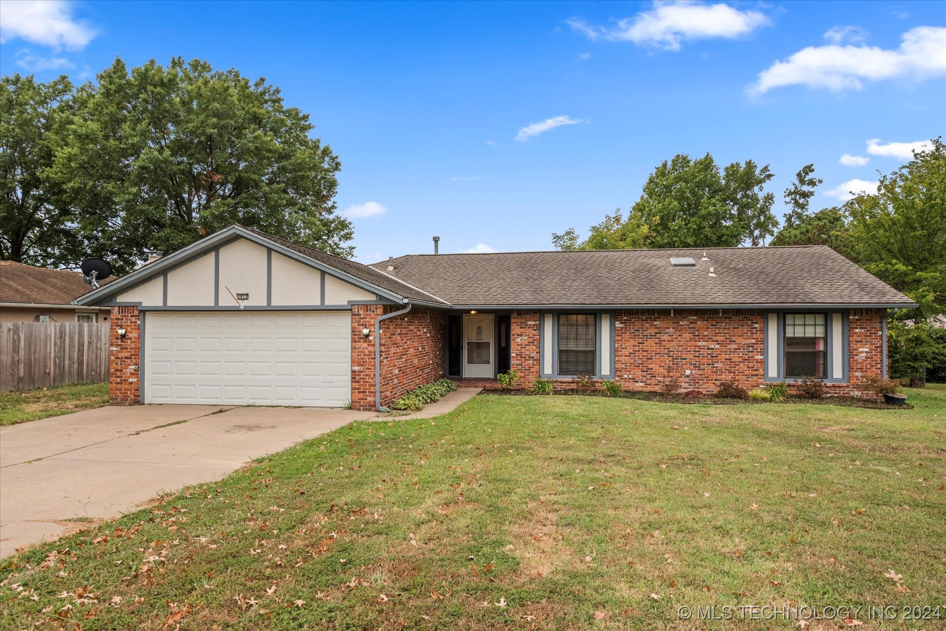 Rolling Hills Pl, Bartlesville, OK 74006