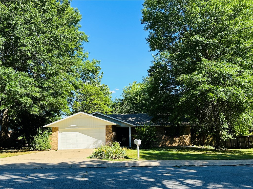 Indian Trl, Springdale, AR 72764