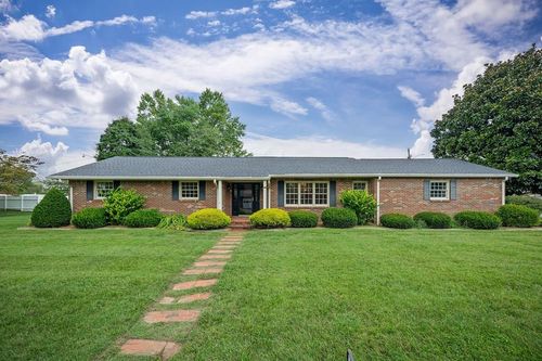 801 Iris St, Cookeville, TN, 38501-3834 | Card Image