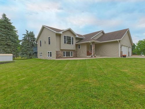 561 Kingsley St S, Winsted, MN, 55395-1071 | Card Image