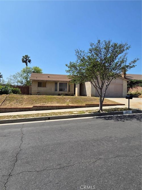 13877 Shablow Ave, Sylmar, CA, 91342-1917 | Card Image