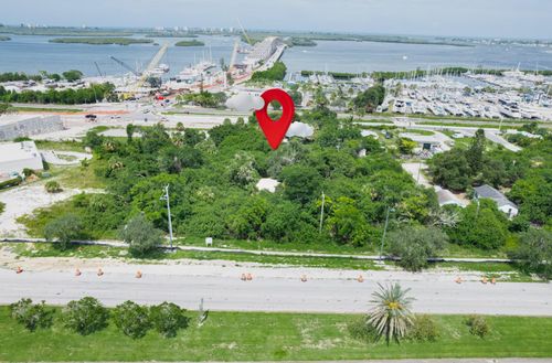 2017 N 3rd St, Fort Pierce, FL, 34946-1416 | Card Image