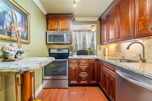 apt-319-200 172nd St, Sunny Isles Beach, FL, 33160-3493 | Card Image