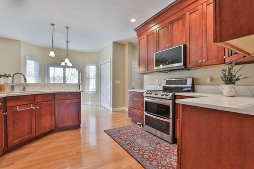 121 Cherrywood Dr, Nashua, NH, 03062-3093 | Card Image