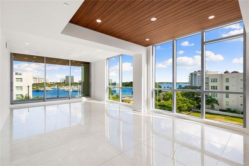 403-111 Golden Gate Pt, Sarasota, FL, 34236-6983 | Card Image