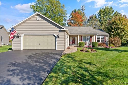8347 Eva Cir, Cicero, NY, 13039-8926 | Card Image