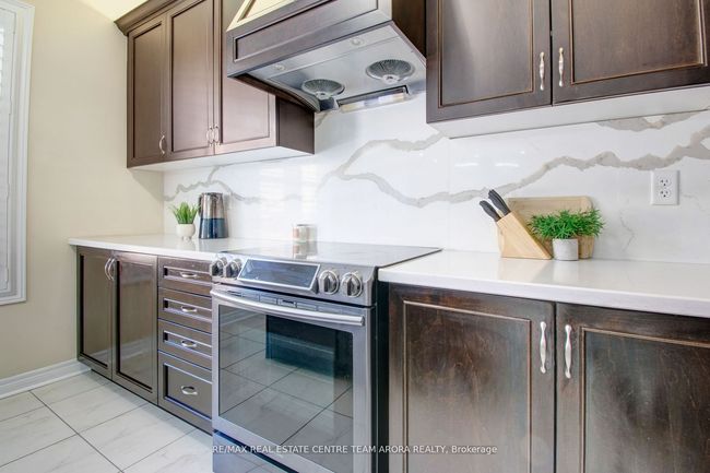 18 Fulmer Rd, House other with 6 bedrooms, 5 bathrooms and 5 parking in Brampton ON | Image 12