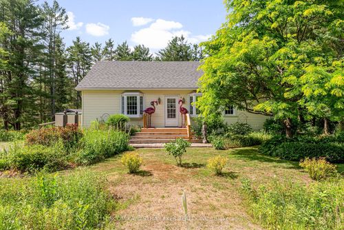 60 Burleigh St, Apsley, ON, K0L1A0 | Card Image